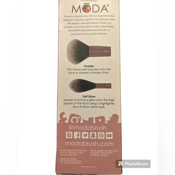 Moda powder and soft glow brushes - Picture 3 of 3